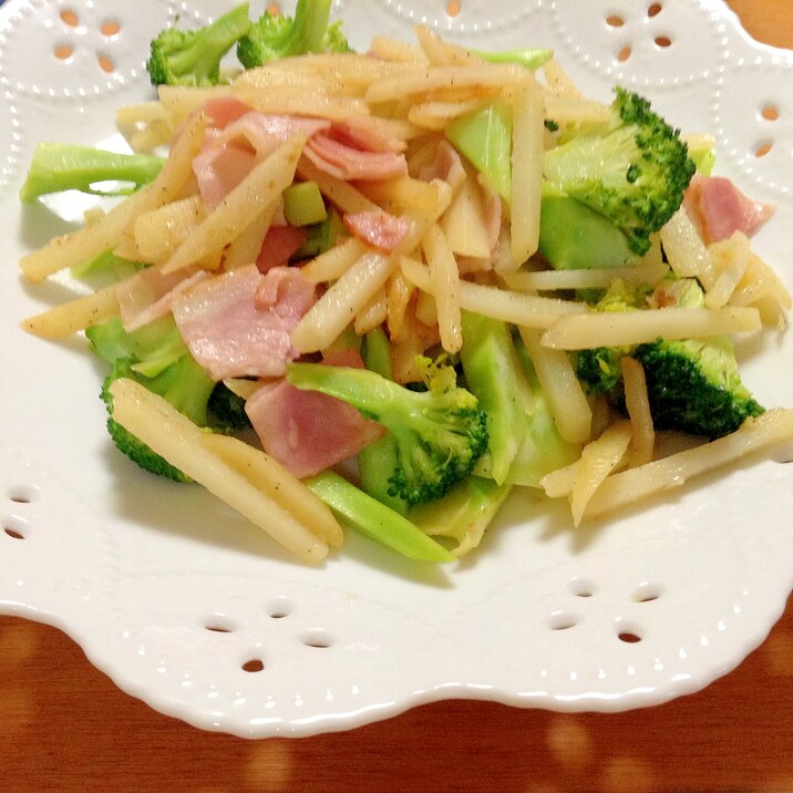 じゃがいもとベーコンの炒め物